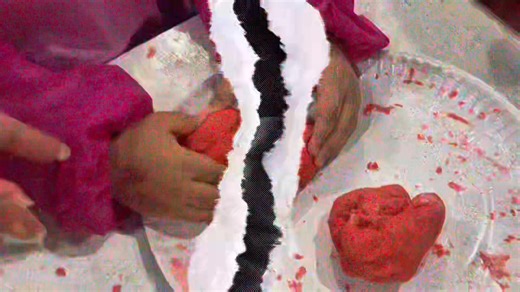 🎨 𝑨𝒄𝒕𝒊𝒗𝒊𝒕𝒚 𝒐𝒇 𝒕𝒉𝒆 𝑾𝒆𝒆𝒌: 𝑺𝒆𝒏𝒔𝒐𝒓𝒚 𝑷𝒍𝒂𝒚 𝑭𝒖𝒏! This week at SPARK Learning Center, our Playgroup kiddos dove into the world of Sensory Play! 👋✨ They had an exciting time making their own playdough — mixing, squishing, and shaping as they explored different textures, colors, and sensations! 🌈 Sensory play isn’t just fun — it helps build fine motor skills, encourages creativity, and supports self-regulation and early learning in both neurotypical and neurodiverse child