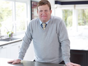 Frank Luntz Speaking Engagements, Schedule, & Fee | WSB