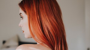 Coloration végétale : quelles poudres naturelles utiliser pour obtenir un roux intense ?