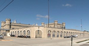 Waupun prison inmates launch hunger strike over living conditions