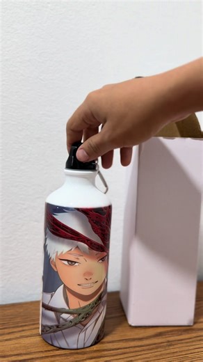 ¿Reconoces el diseño? 👀 Algunos detalles no necesitan explicación. Botella personalizada, hecha a pedido. Escríbenos por DM 👉 @016_company #BotellaPersonalizada #DiseñoExclusivo #HechoACargo #Personalización #016Company