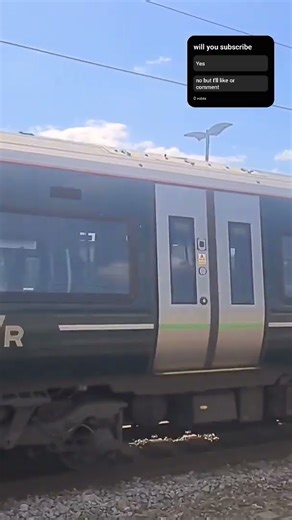 class 387 coming in to Didcot Parkway #train #trainspotting #railway #class387 #shorts