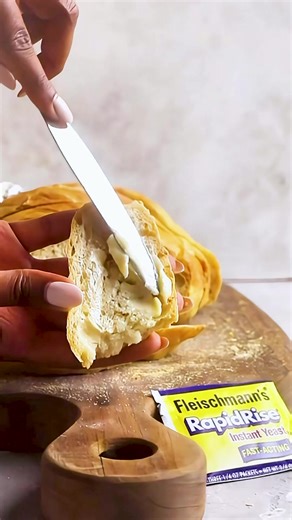 Enjoy this easy No-Knead Bread: crispy on the outside & soft on the inside! | Fleischmann's Yeast