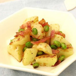 やみつきの小皿レシピ！ じゃがいもと枝豆のベーコン炒めのレシピ動画・作り方 | デリッシュキッチン
