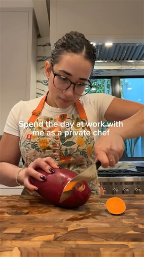 Stephany Victoria on Instagram: "A little peek at what I make at work as a private chef ✨ Bone broth rice Roasted broccoli Immunity-boosting bell pepper salad Snappy herb salad Roasted sweet potatoes Steak bites Baked salmon Dominican pollo guisado 🇩🇴 Low-carb, gluten-free, refined sugar-free chocolate chip cookies Just simple, nourishing food made with intention, the kind that makes you feel good in your body, not heavy or blah. Meal prep days like this remind me how much love g