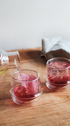 KINTO Japan Official | 色鮮やかなグラデーションが愉しめるダブルウォールグラス KRONOS。フルーツ、ハーブ、シロップなどを使う爽やかなドリンクにぴったりです。断熱効果があるため、冷たさも長くキープしてくれます。⁠ ⁠ ---⁠ KRONOS double wall glasses showcase... | Instagram