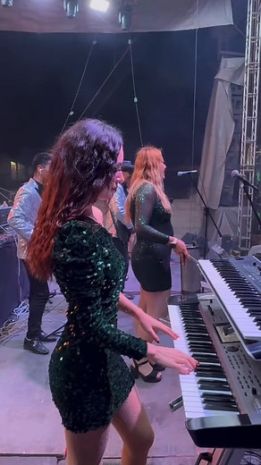 Detrás de cada nota hay pasión y amor por lo que hago 🎹💖La Peña Musical #lapeñamusical #music #tecladista #singer #cumbia #reelsviralシ | Gilian Crown