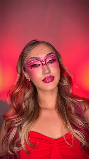 Katie Farhood | Valentine’s day is coming up 🤭💕❤️💗♥️🙌🏻 Products Used: _____________ @blendbunnycosmetics Ellis Atlantis Palette @westmanatelier Concealer... | Instagram