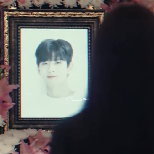 كيف تحاول تمسك نفسها 🥺😔 #kdramaedit #kdrama #koreandrama #kdramalover #كيدراما #مسلسلات_كورية #fypage #fypシ #fyppppppppppppppppppppppp #fy