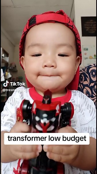 bisa nih buat kado atau dimainin sendiri, mobil remote control yang bisa berubah jadi robot, cocok buat anak 3-30 tahun #rccar