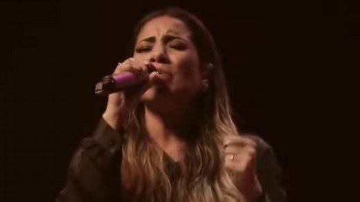 "Quero ser como criança, Te amar pelo que És. Voltar à inocência e acreditar em Ti" 🎶😭 Linda interpretação do sucesso "Abraça-me" na voz de Gabriela Rocha | News Gospel