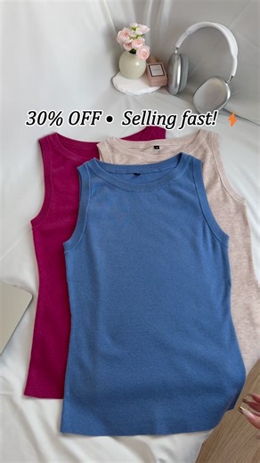 This sleeveless knit top is a game-changer for spring 🫶 Slimming, soft, so easy to style! #springstatements #springfashion #knittop #effortlesschic #dailyoutfit @Arach&cloz