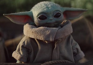 Baby Yoda : le phénomène qui attendrit Internet et même Céline Dion - Elle