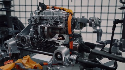 Mercedes-Benz Insight Drivetrains & Efficiency - Immersive MMA Drivetrain Experience