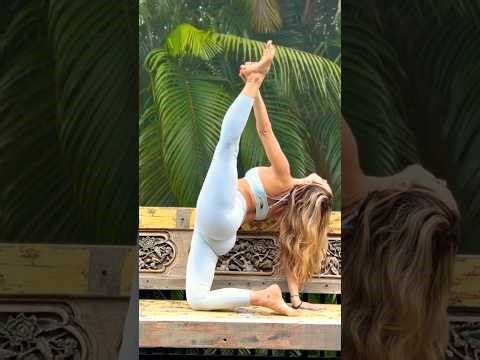 How to yoga camel split #yoga #fitness #shortvideo #yogapractice # #fyp #yogafter40withpaola