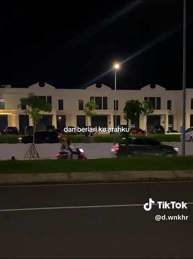 Selalu Aku Lihat Belakang Punggungmu: Lirik dan Artinya