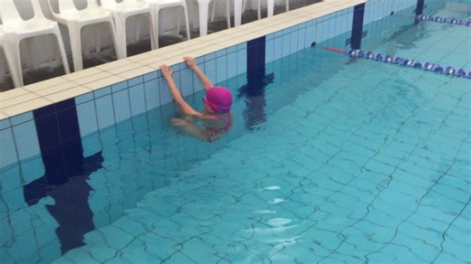 Learning backstroke. Make sure your head is back, tummy and toes up and your pinky goes in the water first. #lessonsforlife #hiltonbrownswimming