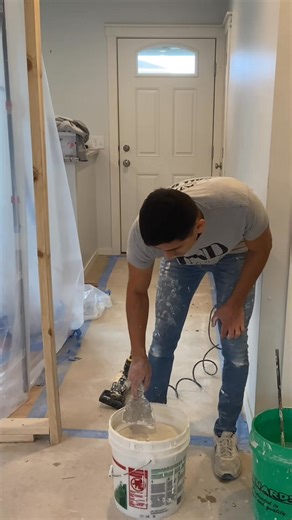 Mixing all purpose compound to match a ceiling texture #satisfying #... | Drywall Best Tips | Facebook