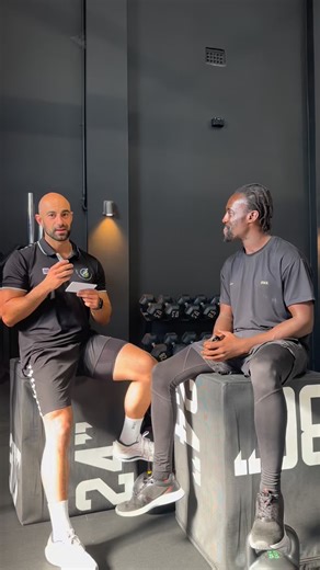 DO YOU HAVE A WEAK CORE!?!? 🚩 ⚠️ This is heard so often that it’s hard to actually know what’s real anymore 🤔 Let’s break it down for you: There are two main types of core training: 1.) Flexion related exercises - sit ups - crunches - abdominal machine etc These exercises take your spine into flexion and work your core and abdominals in a concentric / eccentric way 2.) Bracing - Planks - Dead bugs - Squats These exercises require the core and trunk to brace which causes an isometric contractio