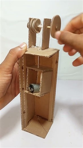 Mini ELEVATOR WITH CARDBOARD