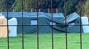 "Spitalul" COVID de la Bacău a intrat la apă și se prăbușește. Cât a costat și de ce nu funcționează