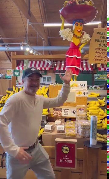 7.9K views · 116 reactions | 39¢ lb?  YES! 39 CENTS (even actor Kevin Pollak would think that's bananas!) when you use your Stew's App at checkout thru this Tuesday. #stewleonards #bananas #appdeal | Stew Leonard's | Facebook