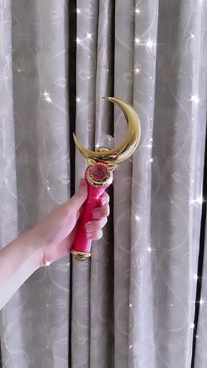 Sailor Moon Wand Proplica Collection. #美少女戦士セーラームーン #セーラームーン #sailormoon #tamashiinations #proplicasailormoon #proplica #moonstick #cutiemoonrod #spiralheartmoonrod #moonie #kaliedomoonscope #bandai #moonkaleidoscope #liprods #moonies #bandaispirits #sailormoonfan #sailormooncollection #wands #sailormooncollector #anime #sailorchibimoon #animelover #sailormoonforever #brilliantcoloredition #proplicabrilliantcoloredition #sailormoonforever #sailoruranus #sailorneptune