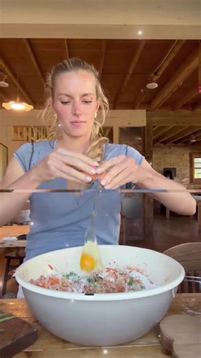 Yes a food processor or kitchen aid attachment would’ve made this process a lot quicker 😅 I’ll have to get one! These were so good nevertheless!!🤤 A fun spin on traditional latkes. #ballerinafarm #hannahneeleman