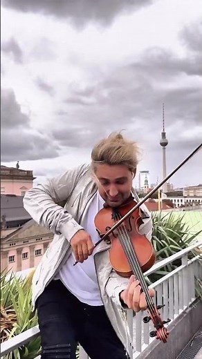 "Dance Monkey" in Berlin!