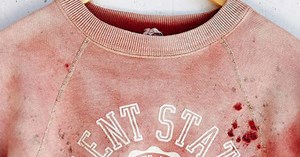 Le sweat ensanglanté d’Urban Outfitter qui scandalise Twitter