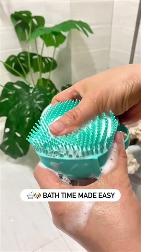 🛁🐶 Bath Time Made Easy Bathing your dog at home? This dog bath brush makes #DogBath #DogBathBrush #