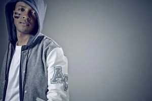 Découvrez le nouveau clip de Soprano : "Regarde-moi"