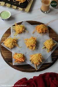 This Ramzan, try out this unique Lacha Chicken Pakora Recipe. Make your iftar delightful with this unique variation in your regular pakora recipe. Give try to this Lacha Chicken Pakora and do share your feedback with us. Written Recipe: https://bit.ly/2POaaHO Sweet And Sour Chicken Pakora: https://bit.ly/3cBLfQw Chicken Pakora On Skewer: https://bit.ly/3rAKFXC #LachaChickenPakora #LachaPakora #PakoraRecipe #SooperChef #Pakora #IftarRecipes #Ramzan #Iftar #Fritter | SuperChef