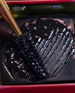 119K views · 338 reactions | Who knew mascara could be so hypnotizing?  Just a few drops of water, then mix it in with your brush, and you’re ready to apply our 1920 Black Cake Mascara ‍♀️ | Bésame Cosmetics | Facebook