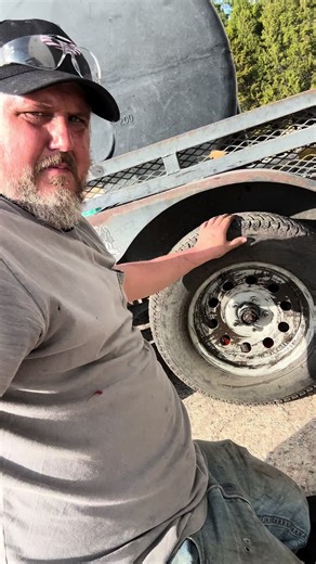 @Allred Trailer Service is the best trailer mechanic I know 🔥 and let me know what I don’t wrong. 😑 #mechanic #servicetruck #fleetmanagement #automotive #wheelbearing