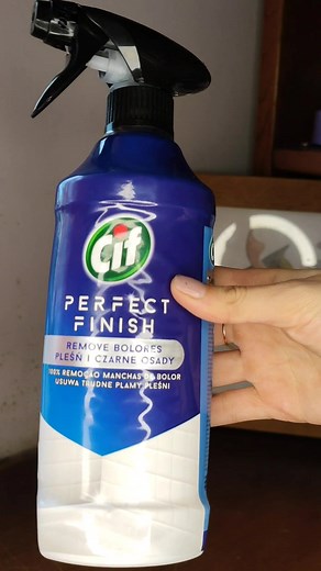 Melhor produto para remover os bolores da humidade nas paredes!! É da marca CIF e o preço normal é 4,99€ tanto no Continente como no Pingo Doce, porém encontrei a 50% no @pingodoce por apenas 2,49€!! Super recomendo, borrifam a área desejada e deixam atuar uns 20minutos e saiem do quarto/área da casa. Depois podem passar um pano com água para não ficar tão forte o produto no ar 😊 Espero que tenha sido útil a dica! Se utilizarem comentem a vossa opinião ❤️ #humidade #inverno #invernoportugal #ci