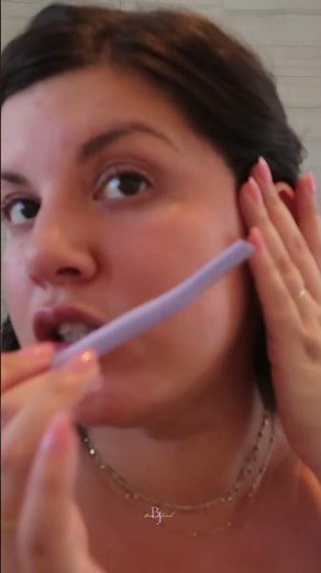 Flamingo Dermaplane Razor Review | Does It Really Work for Peach Fuzz & Glowing Skin | Bianca Janel