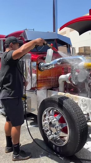 Sud Storm Wash, Wax & Shampoo is a specialized automotive car-wash soap from Renegade Products, crafted to clean and enhance shine for your vehicle. ⸻ What It Is • A high-foaming car soap infused with emulsified carnauba wax. • It effectively removes grease, bugs, oil, and road film from surfaces such as paint, glass, and chrome, all while adding a glossy finish. ￼ ￼ ⸻ Product Features & Use • Versatile application: Can be used with a foam cannon, foam gun, or traditional bucket wash methods. ￼ 