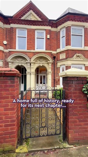 Stunning 5-Bedroom Period Home in WR1 with Park Views