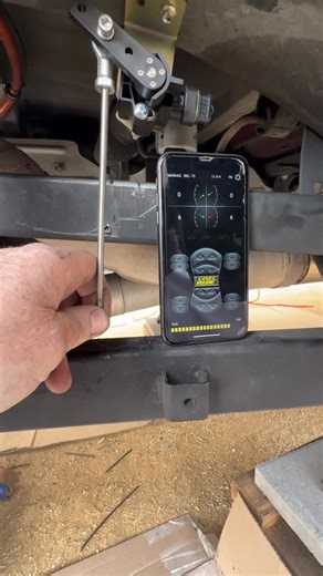 Level Ride Air Suspension on Instagram: "Setting the range of your height sensors using the app guidance with color change needle @gmss.fab @rfullnelson @justplaintrick @brown_bros_garage @adk_702 #levelrideairsuspension #trucks #trucksofinstagram #bagged #chevrolet"
