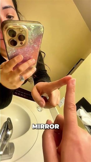 The mirror trick that made her leave the hotel immediately #safety #hoteltips