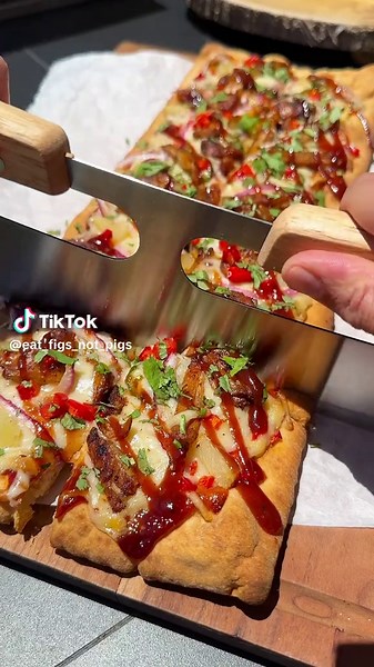 Delicious Vegan BBQ Chicken Flatbreads Recipe