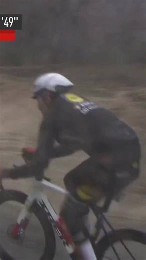 Soren Kragh Andersen is flying in these wet conditions 😅💦 | TNT Sports