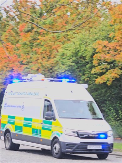 Scottish Ambulance SORT IRC reponding along cliftonhall road newbridge from there base #emergency #FYP #scotland #MAN #AMBULANCE