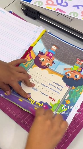 Cómo imprimir y forrar cuadernos personalizados