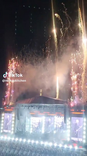 Pelkkää unelmaa koko keikka alusta loppuun. Mieletöntä osaamista sovittaa nämä kaksi eri muusiikki genreä yhteen 😍 #apulanta #sinfonialahti #apulantasinfonialahti #ratinanstadion