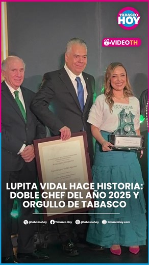 #VideoTH📹 | Tabasco en la cima de la gastronomía mexicana La chef tabasqueña Chef Lupita Vidal marca un precedente histórico al recibir Chef del Año 2025 por Canirac Nacional y Culinaria Mexicana, un reconocimiento doble que pone a Tabasco en el mapa culinario del país. Con más de 12 años de trayectoria, Vidal ha creado experiencias únicas a través de La Cevichería Tabasco, Salón Caimito, su línea Las Salsas de la Chef y el libro Agua y Humo, elevando los sabores locales y transformándolos en u