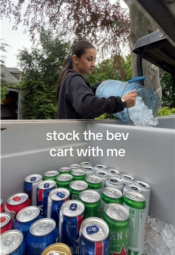 the most satisfying part of the job🧊 #cartgirl #bevcart #bartender #golfetiquette #beveragegirlies #golfersoftiktok #northeast #Summer #finallysummer #golftok #golfgirl #cartgirltiktok #golfcourse #sunset #summersunset #drinkoftheday #favoritedrink #asmr #satisfying #iceasmr #stockthebevcartwithme #bevcartproblems #birdie #themasters