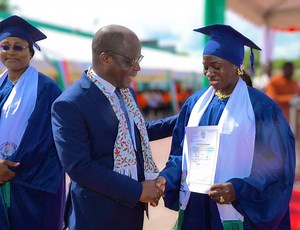 INFAS : La 23ème promotion des spécialistes et ingénieurs en santé passe le flambeau à leurs cadets - Abidjan.net Photos