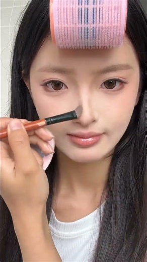 Master Makeup Removal with Bold Contouring Techniques